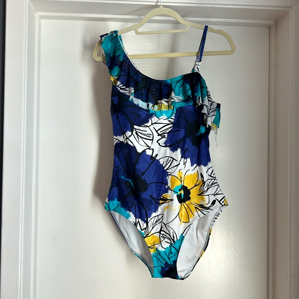Size 16 Be Creative one piece one shoulder swimsuit